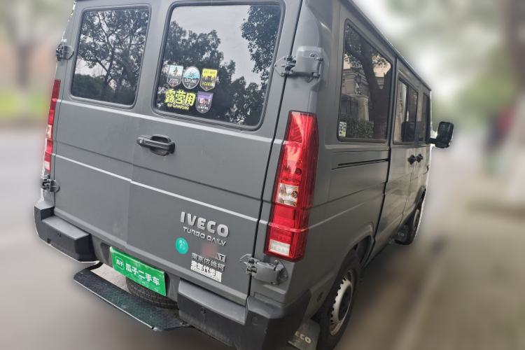 Used Iveco Daily 2023 2.5T A35M1 Multi-Purpose Passenger Vehicle Short Wheelbase Low Roof Single Tire Manual Transmission with Automatic Option
