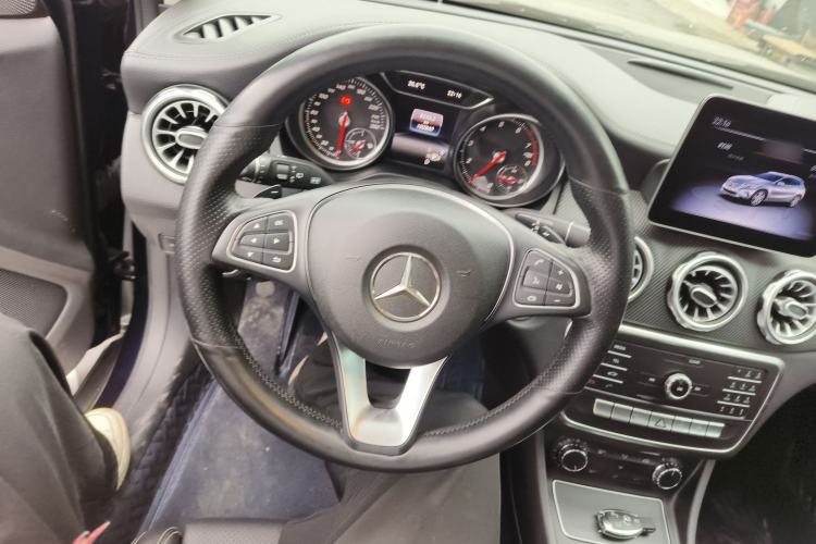 Used Mercedes-Benz GLA 2018 GLA 200 Fashion Model Steering Wheel