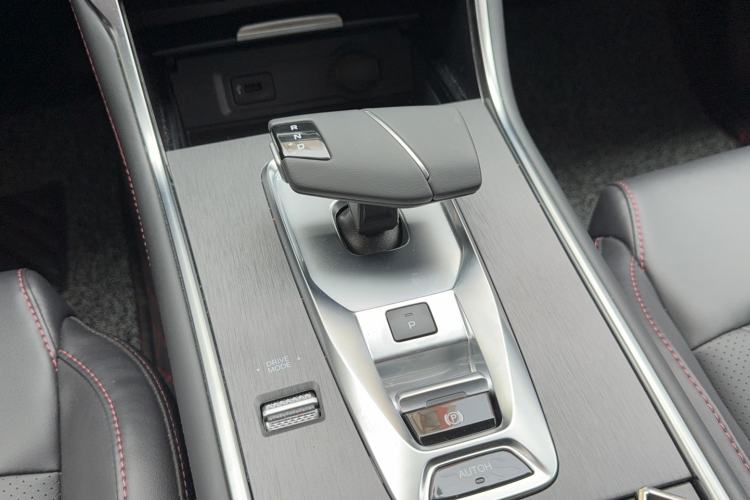 Used CHANGAN CS75 2024 Enjoy Edition 1.5T DCT Luxury Model Gear Lever