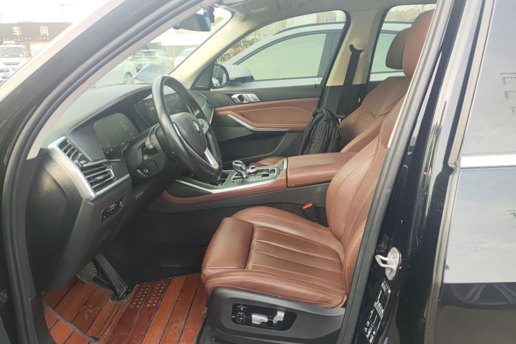 Used BMW X7 2019 xDrive40i Luxury Package with Leading Features
