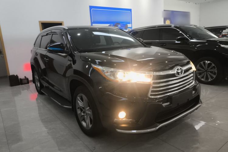 Used Toyota Highlander 2015 2.0T Two-Wheel Drive Luxury Edition 7 Seats Front Right 45 Deg