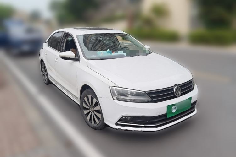 Used Volkswagen Sagitar 2017 230TSI Automatic Comfort Version Front Right 45 Deg