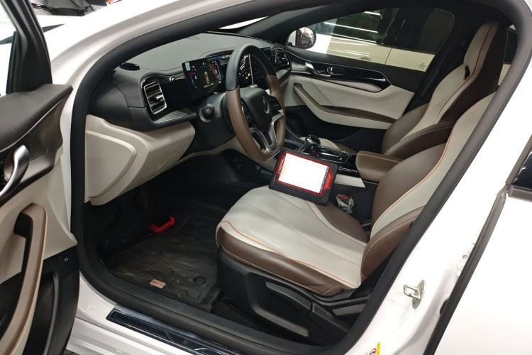 Used BYD Qin PLUS 2024 Honor Edition EV 510KM Leading Model Driver Seat