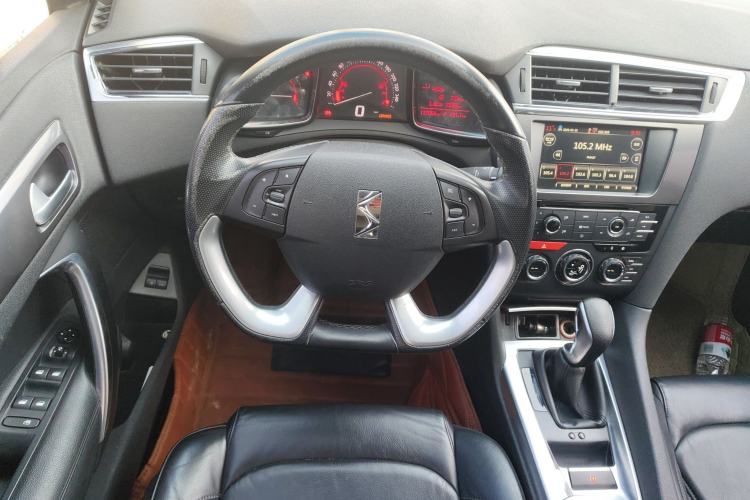 Used DS 6 2014 1.6T Luxury Edition THP160
