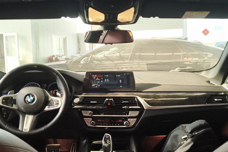 Used BMW 5 Series 2018 Restyled 530Li Leading Edition M Sport Package Center Console