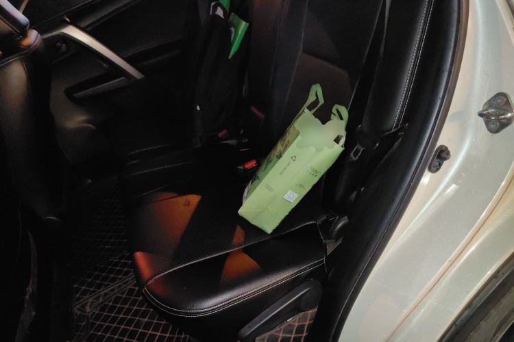 Used Toyota RAV4 2016 2.0L CVT Two-Wheel Drive Fashion Edition China V Standard Left Rear Seat