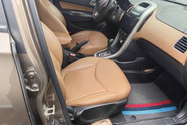 Used Baojun 630 2013 1.5L automatic Elite version