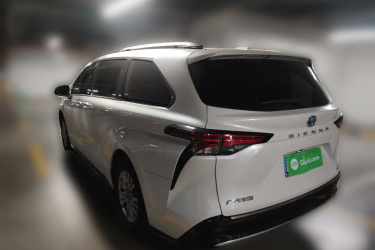 Used Toyota SIENNA 2021 2.5L Hybrid Premium Edition