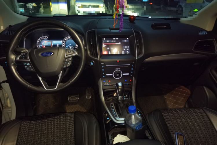 Used Ford Edge 2016 EcoBoost 245 Four-Wheel Drive Titanium 7-Seater Center Console