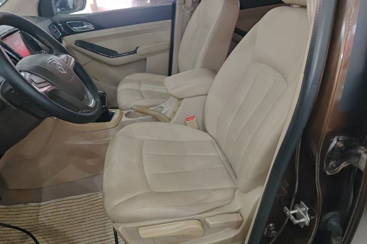 Used Baojun 730 2014 1.5L manual Comfort version 7 seats Left Front Seat