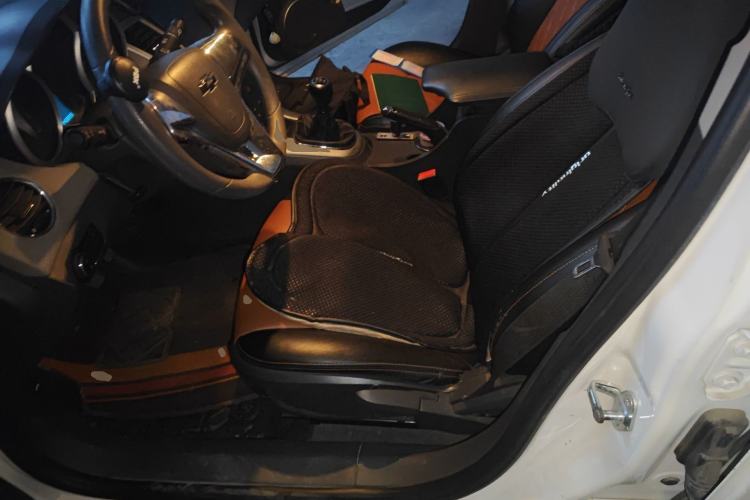 Used Chevrolet Cruze 2013 1.6L SE MT Left Front Seat