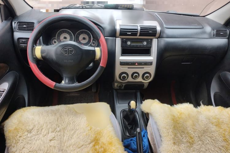 Used FAW Senya S80 2011 1.3L Manual 5-Seater Comfort Version Center Console