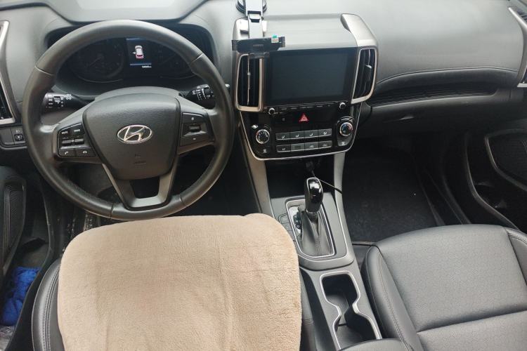 Used Hyundai ix35 2019 2.0L Automatic 2WD Zhiyong·Changxiang Edition China VI Standard Center Console