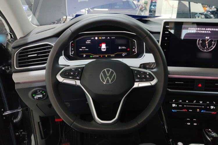 Used Volkswagen Tayron 2024 300TSI Two-Wheel-Drive Luxury Plus Advanced Version Steering Wheel