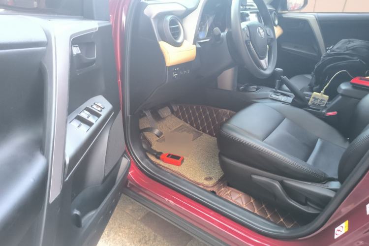 Used Toyota RAV4 2016 2.0L CVT Two-Wheel Drive Fashion Edition China V Standard
