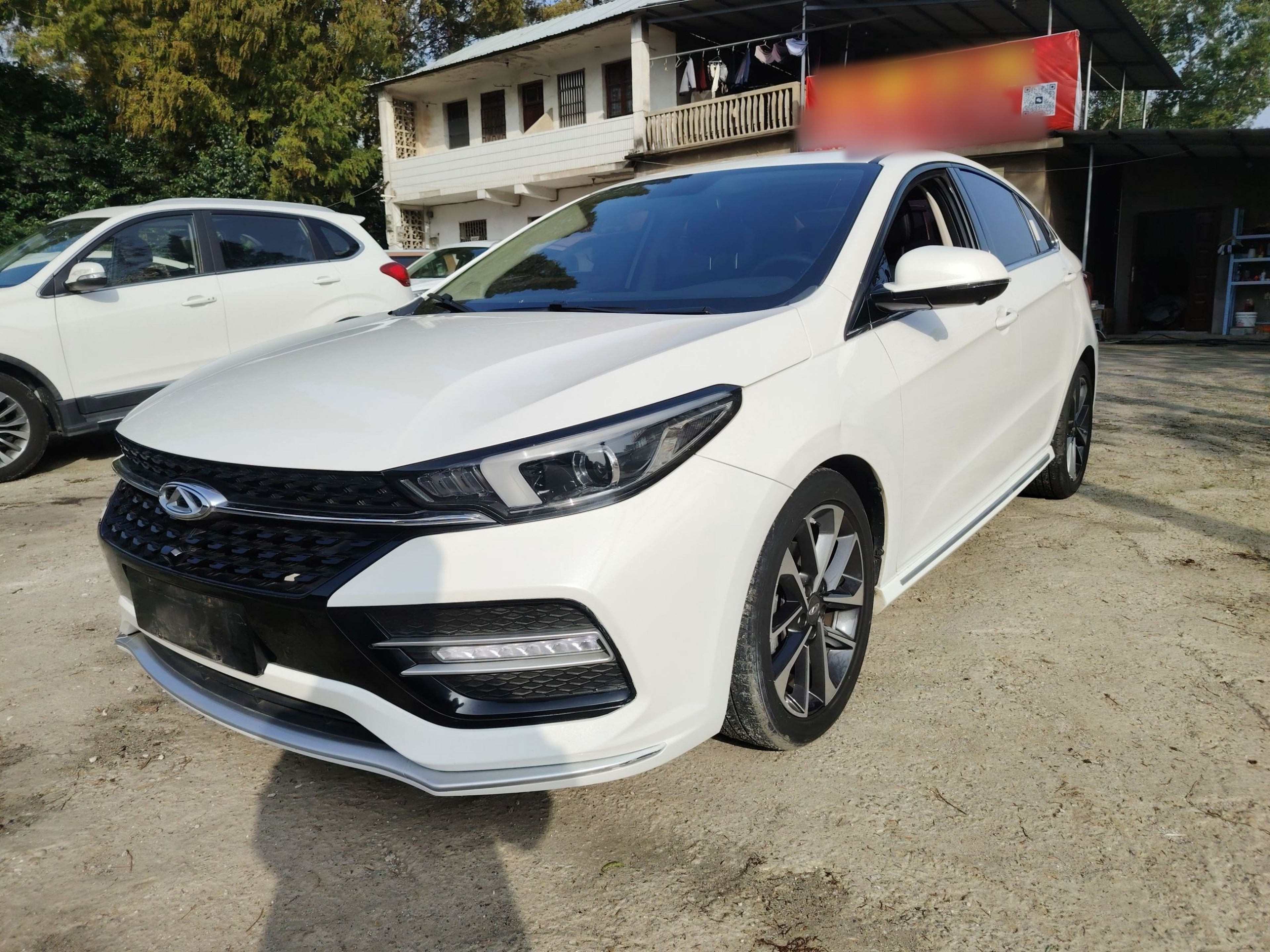 Под передней частью автомобиля