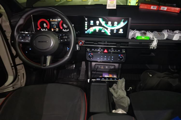 Used Hyundai Tucson 2025 Tucson L 1.5T Elite Edition N-Line Center Console