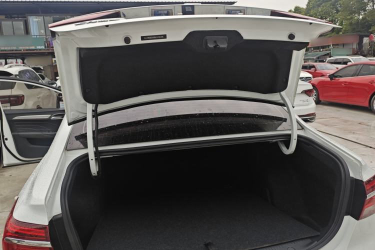 Used Roewe i6 2020 PLUS 1.6L CVT 4G Connected Glory Flagship Edition