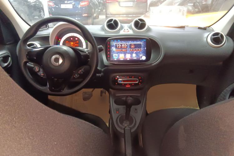 Used smart forfour 2016 1.0L 52 kW Dynamic Edition
