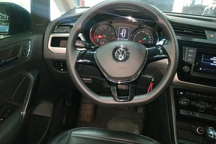 Used Volkswagen Touran 2016 Volkswagen Touran L 280TSI DSG Comfort Edition Steering Wheel