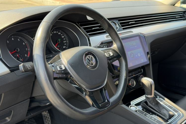 Used Volkswagen Magotan 2017 330TSI DSG Leading Model Interior 1