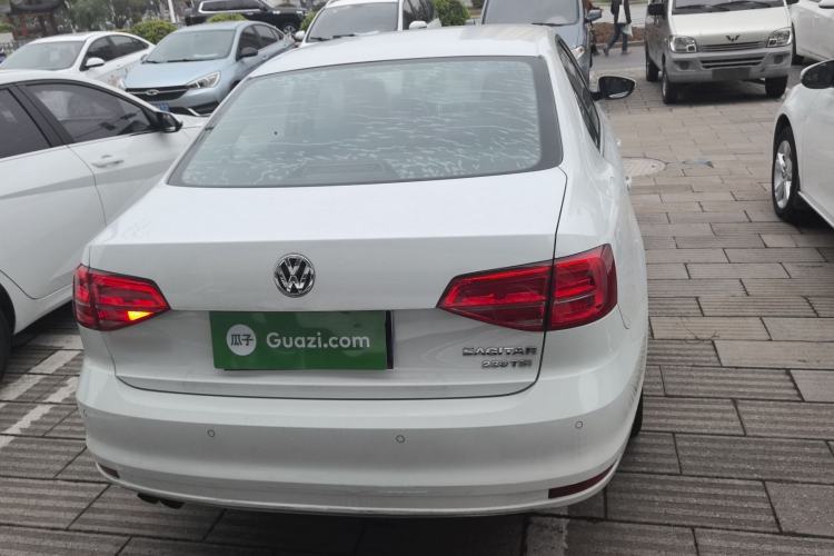 Used Volkswagen Sagitar 2017 230TSI Automatic Comfort Version
