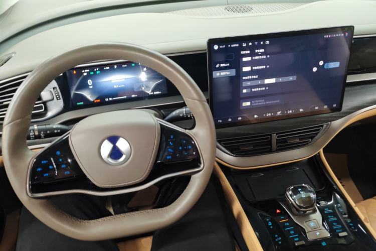 Used Denza D9 2022 EV 600 Four-Wheel Drive Flagship Model
