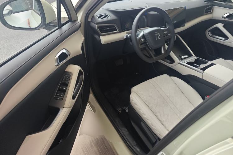 Used BYD Yuan UP 2025 Model 301KM Leading Version Driver Seat