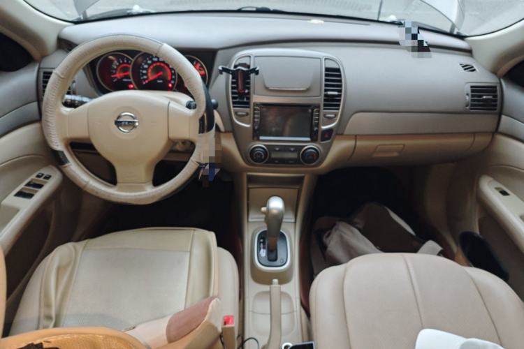 Used Nissan Sylphy 2012 Classic 1.6XE Automatic Comfort Edition Center Console