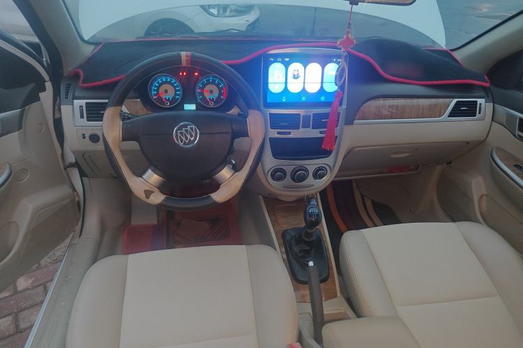 Used Buick Excelle 2015 1.5L Manual Classic Trim Center Console