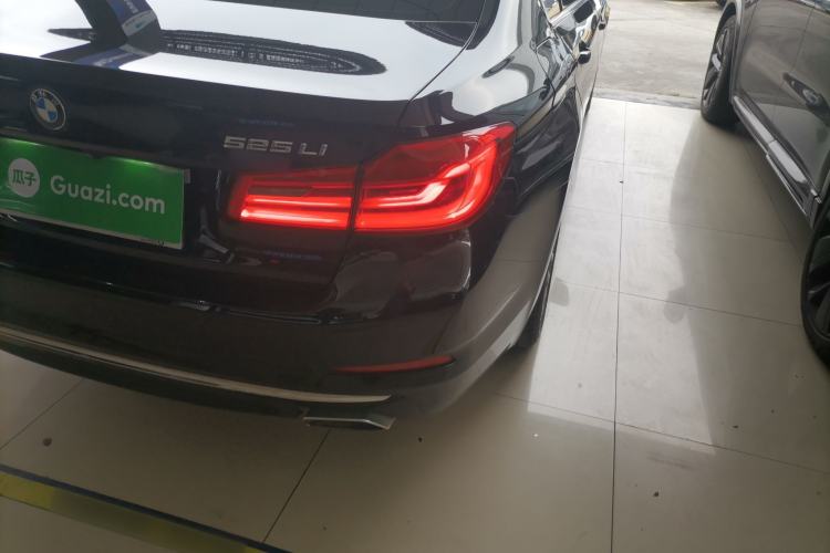 Used BMW 5 Series 2019 Facelifted 525Li Luxury Package Exterior 3