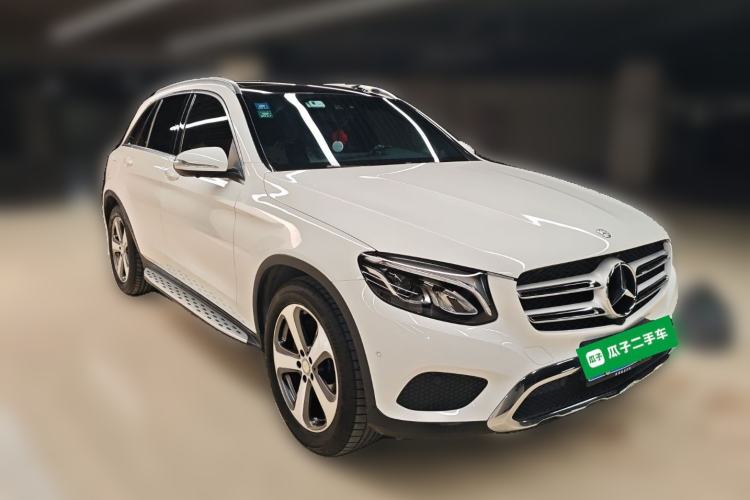 Used Mercedes-Benz GLC 2016 GLC 260 4MATIC Luxury Model Front Right 45 Deg