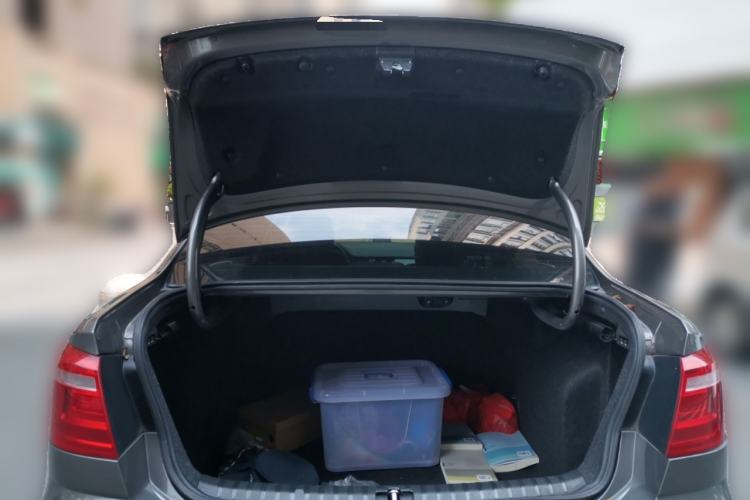 Used Volkswagen Bora 2014 1.6L Automatic Fashion Model Trunk