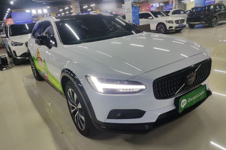 Used Volvo V90 2021 Cross Country B5 AWD Smart Range Edition