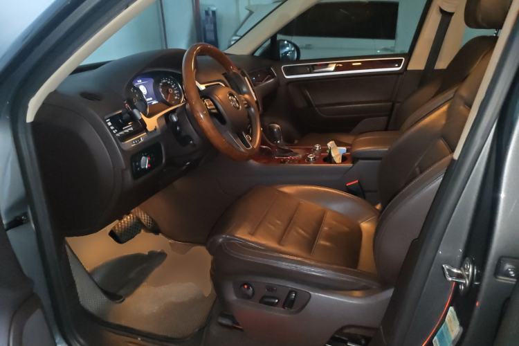 Used Volkswagen Touareg 2011 3.0 TSI Comfort Version