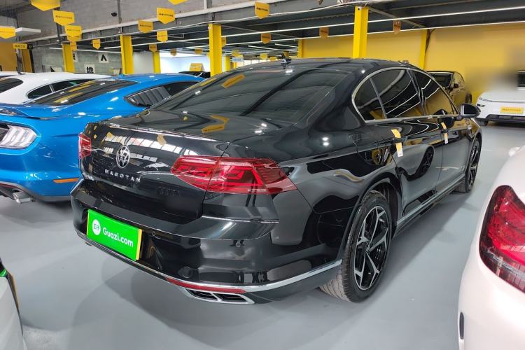 Used Volkswagen Magotan 2024 2 Million Units Zhongxiang Version 330TSI DSG Luxury Edition Rear Right 45 Deg