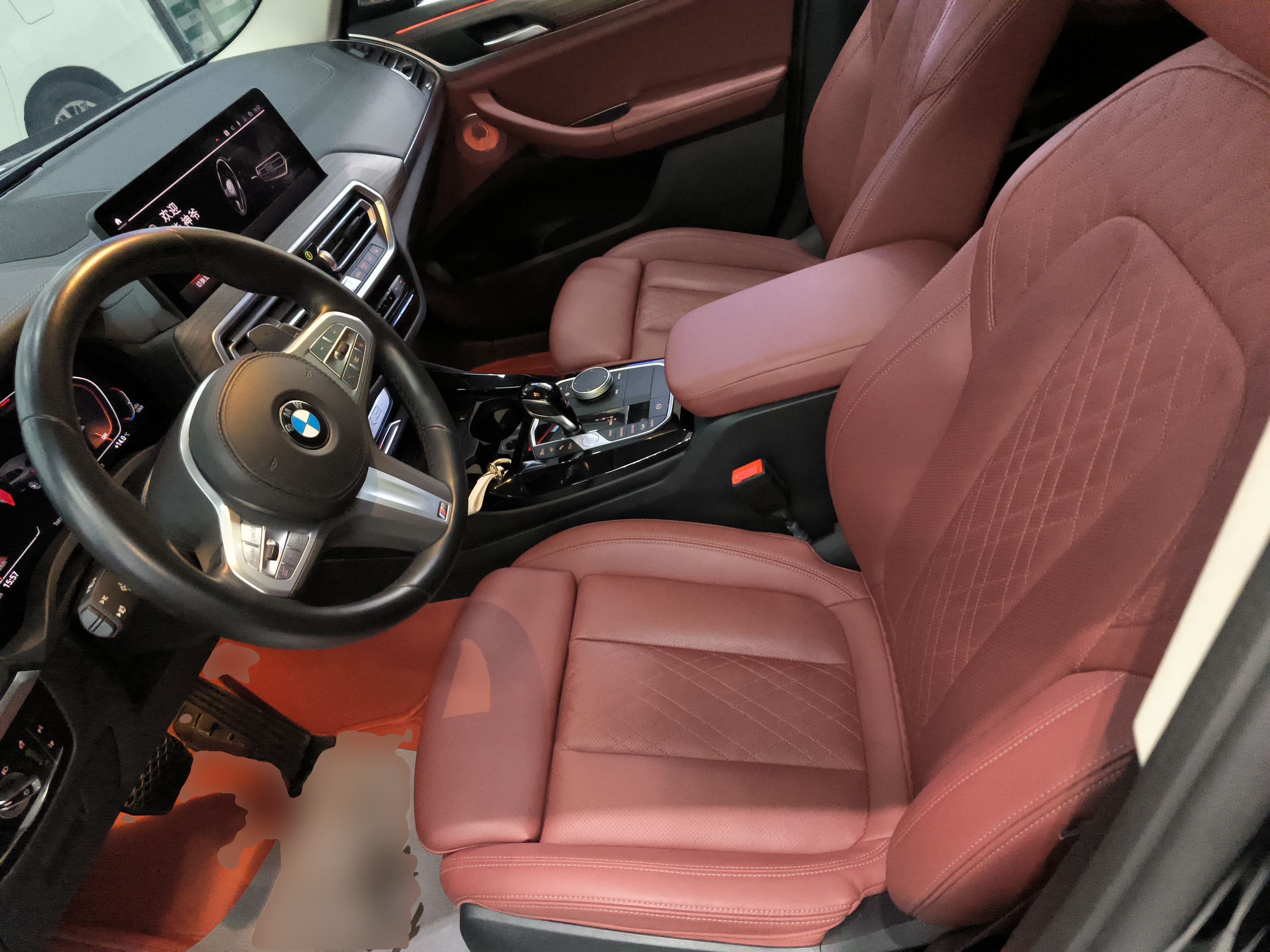 المقاعد الأمامية داخل السيارة