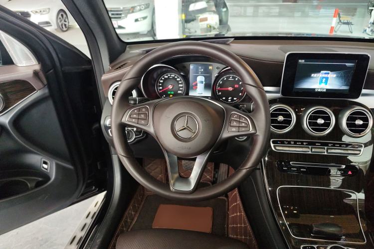 Used Mercedes-Benz GLC 2019 GLC 260 4MATIC Luxury Model
