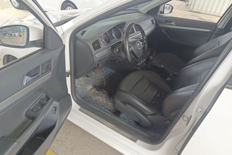 Used Volkswagen Lavida 2015 1.6L Manual Comfort Edition
