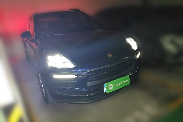 Used Porsche Macan 2023 Macan 2.0T Front Right 45 Deg