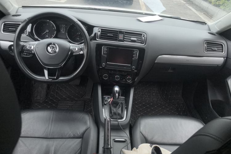 Used Volkswagen Sagitar 2018 280TSI DSG Ignite Edition Center Console