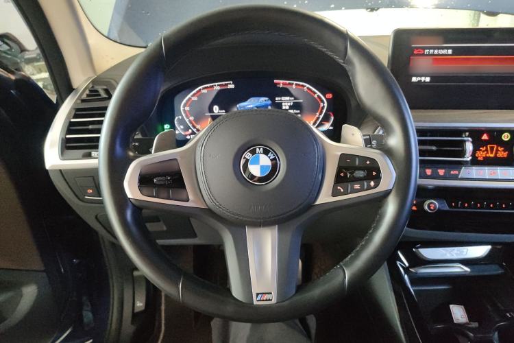 Used BMW X3 2022 Second Facelift xDrive30i Leading Edition M Night Sky Package Steering Wheel
