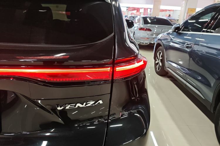 Used Toyota Venza 2023 2.0L CVT Two-Wheel Drive Luxury Edition
