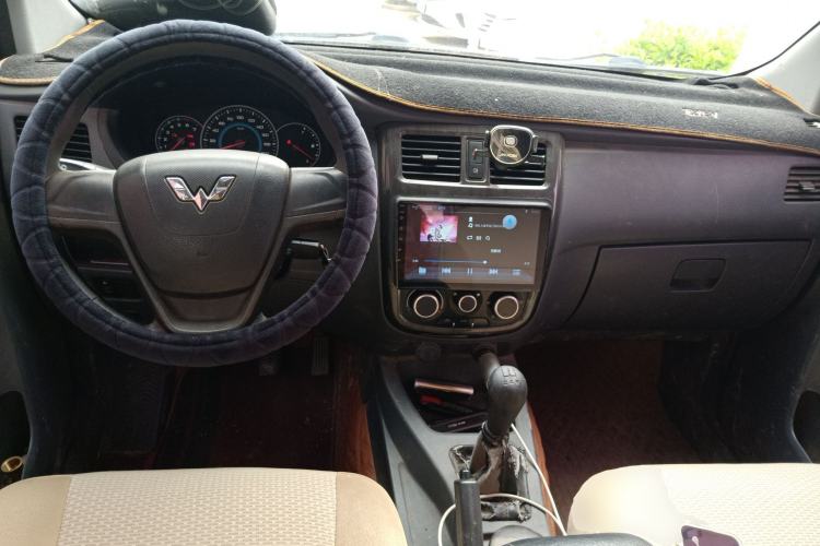 Used Wuling Rongguang V 2015 1.2L Base Version