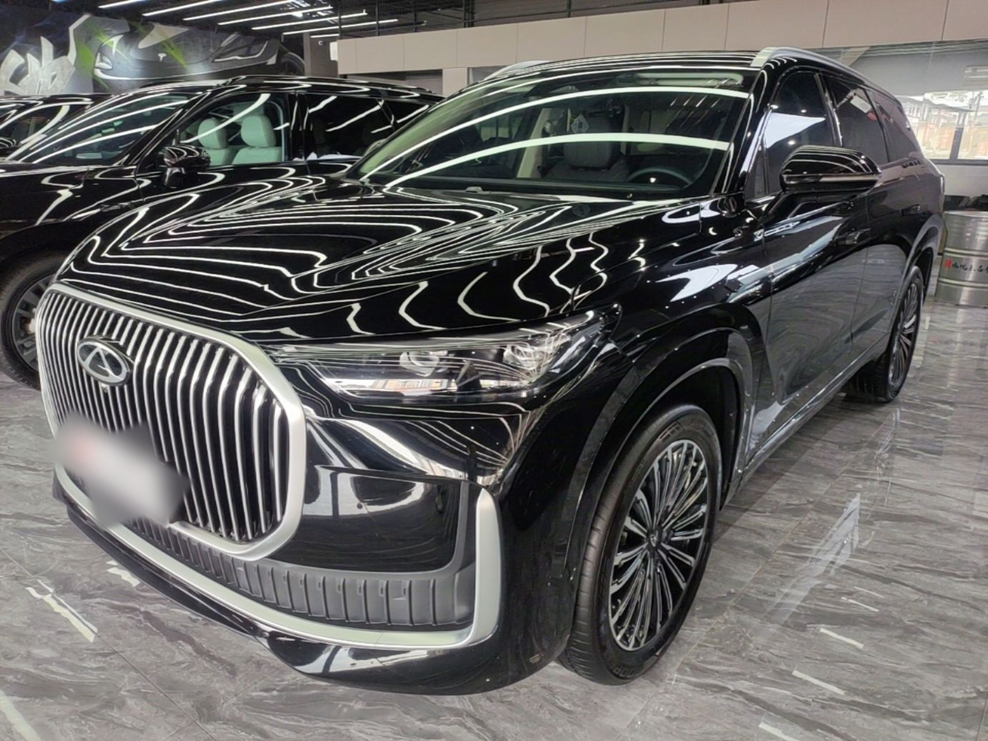 Unter der Vorderseite des Autos