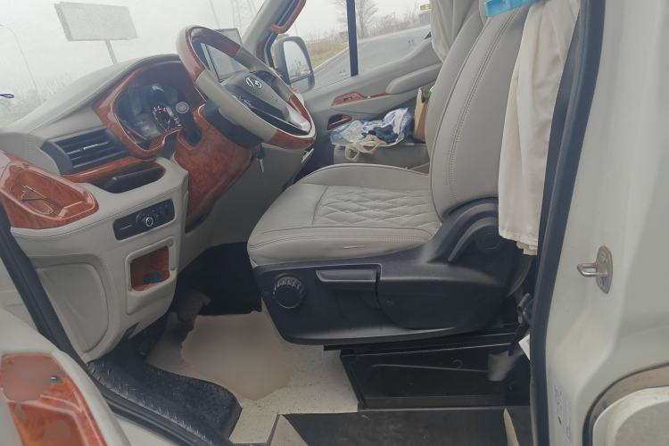 Used SAIC MAXUS V90 RV 2021 2.0T Travel Master V90 Self-Propelled Class B RV Deluxe Edition with a Horizontal Bed Left Front Seat