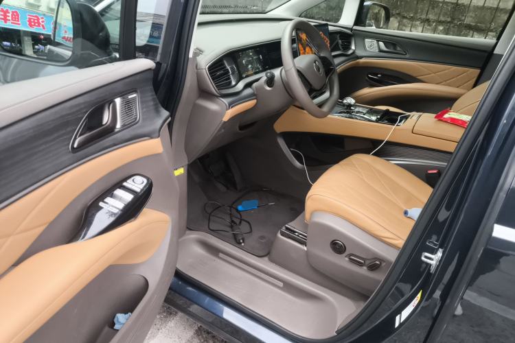 Used Denza D9 2022 EV 600 Four-Wheel Drive Flagship Model Driver Seat