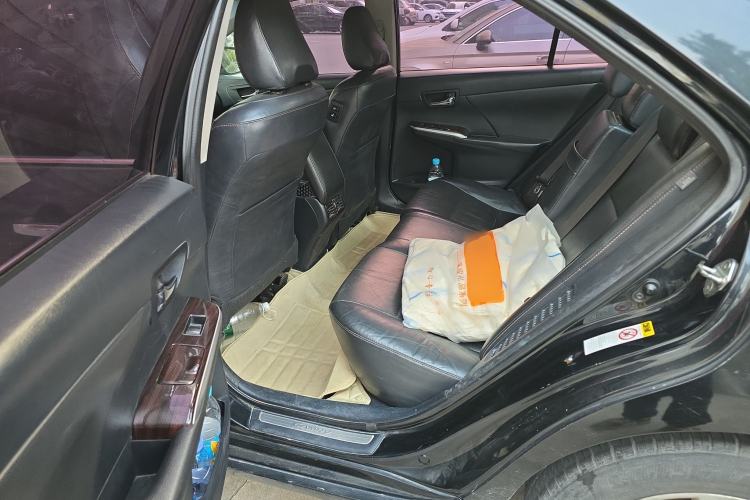 Used Toyota Camry 2016 Dual-Engine 2.5 HG 10th Anniversary Deluxe Navigation Edition Left Rear Seat