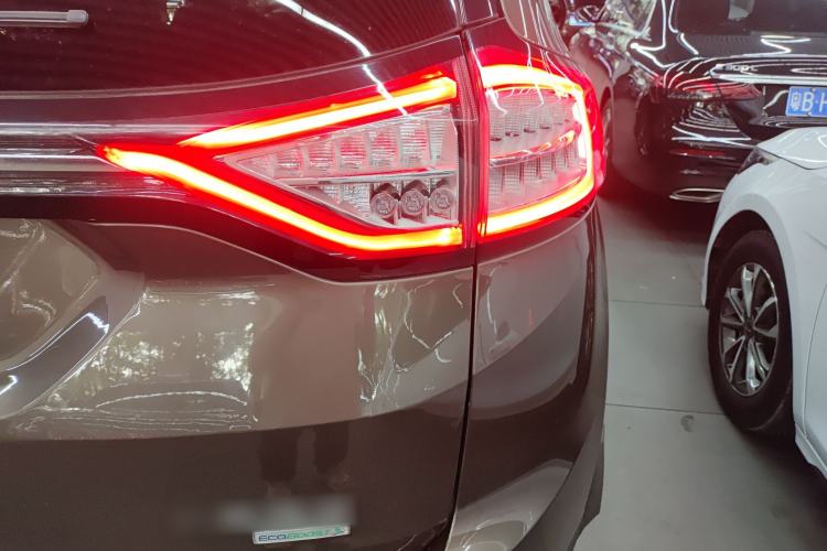 Used Ford Edge 2016 EcoBoost 245 Two-Wheel-Drive Titanium 7-Seater
