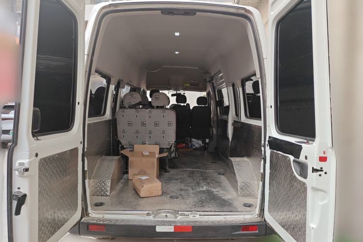 Used SAIC MAXUS Xintu V80  Trunk